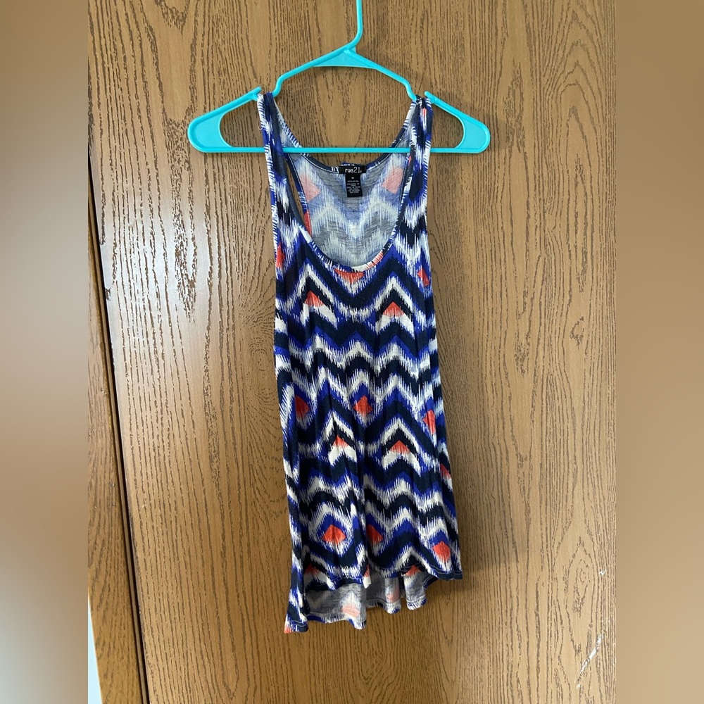 Chevron tank size M